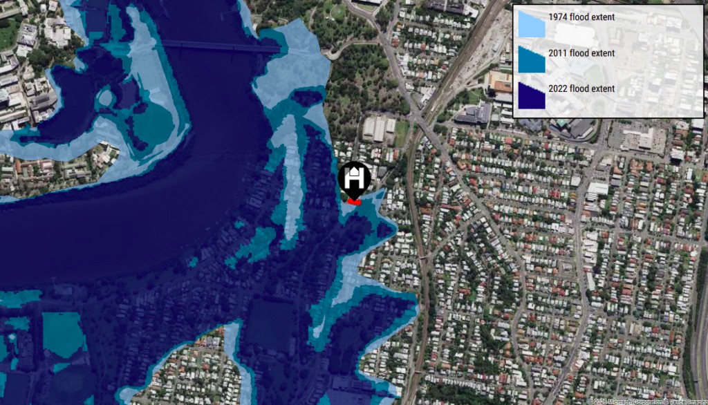 Homesnoop platform showing flood risk and historic flooding